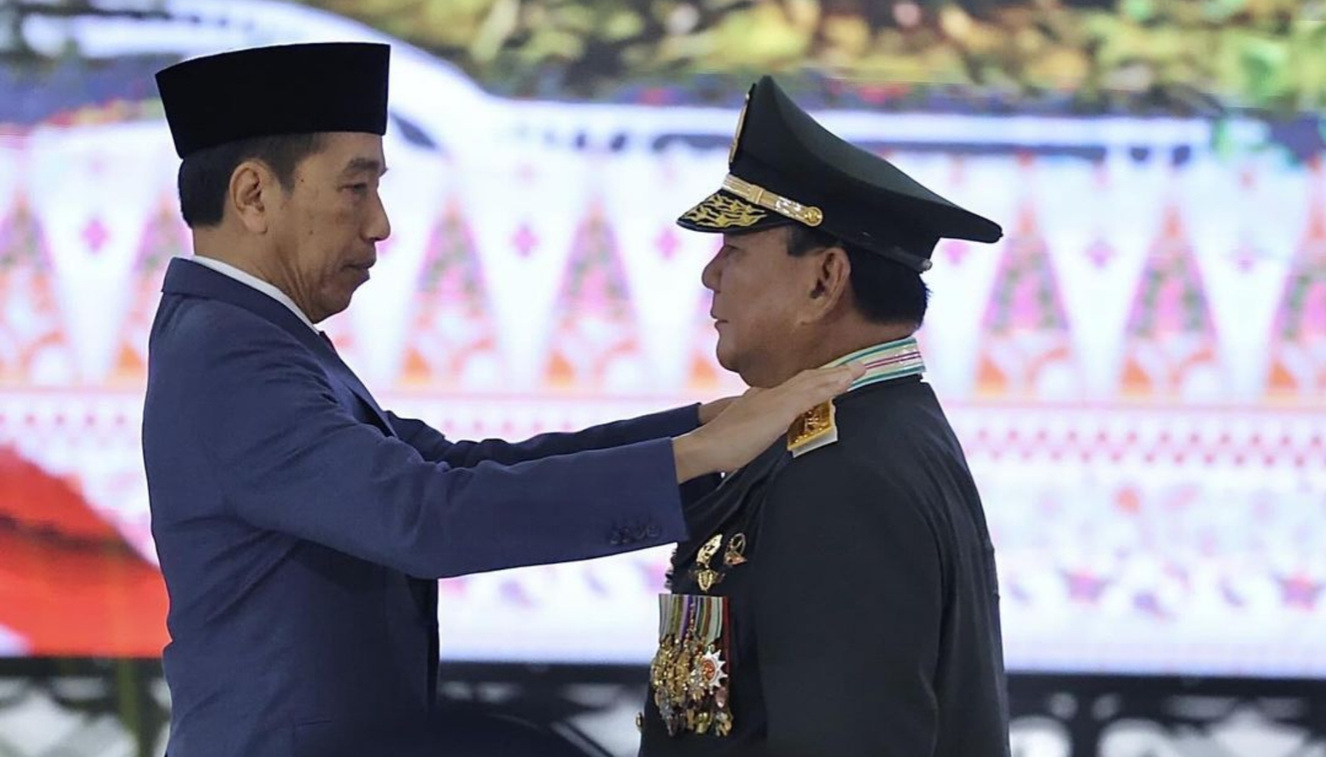 Presiden RI Joko Widodo Menyematkan Pangkat Bintang 4 kepada Menhan Prabowo Subianto
