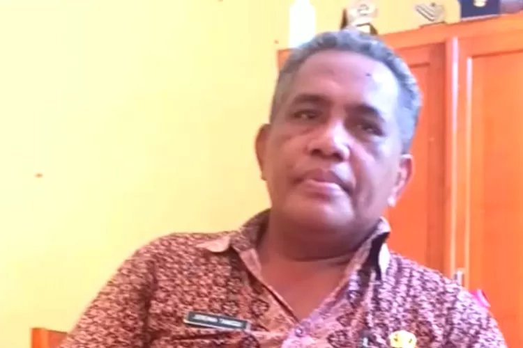 Kepala Dinas Tenaga Kerja dan Transmigrasi (Nakertrans) Sumba Barat Daya, Yeremias Tanggu, menanggapi rumor yang beredar bahwa dirinya maju sebagai bakal calon wakil Bupati SBD periode 2024-2029. Foto: Istimewa