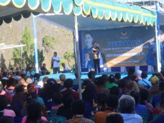 Ratu Wulla Talu (RWT), saat menyampaikan orasi pencalonannya sebagai bakal calon bupati Sumba Barat Daya (SBD), periode 2024-2029. Foto: TIMES Nusa Tenggara Timur