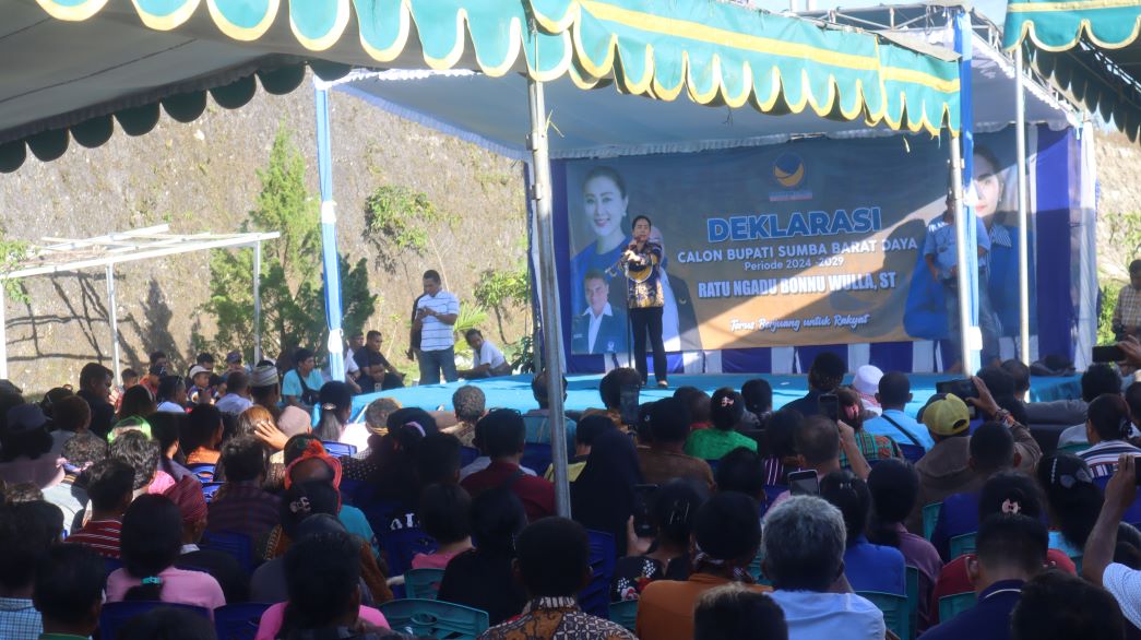 Ratu Wulla Talu (RWT), saat menyampaikan orasi pencalonannya sebagai bakal calon bupati Sumba Barat Daya (SBD), periode 2024-2029. Foto: TIMES Nusa Tenggara Timur