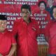 Kornelius Kodi Mete ketua DPC PDIP Sumba Barat Daya (SBD), bersama struktur panitia penjaringan bakal calon bupati dan bakal calon wakil bupati periode 2024-2029 menyampaikan pernyataan pers, penutupan pendaftaran. Foto: TIMES Nusa Tenggara Timur