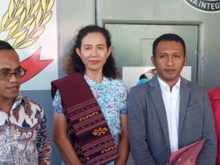 dr. Lely Harakai dan Tim Kuasa Hukum saat keluar dari Lapas Perempuan Kupang. Foto: TIMES Nusa Tenggara Timur