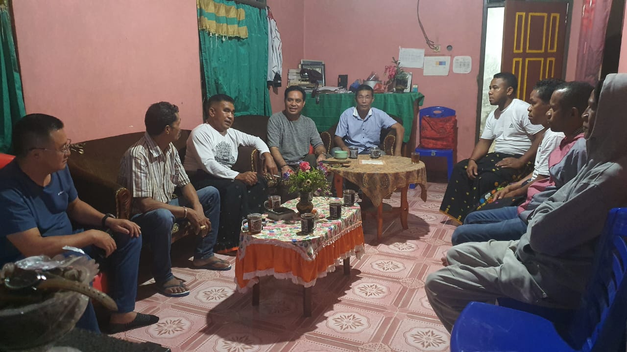 Andre Garu saat bertemu tokoh Batak di Kupang. Foto: TIMES Nusa Tenggara Timur.