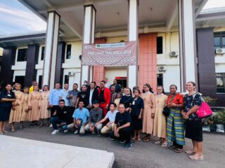 Biarawan dan biarawati saat menghadiri sidang pra peradilan di PN Atambua. Foto: Ist