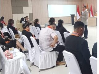 Johan Oematan Berbagi Ilmu untuk Humas Rumah Sakit di NTT