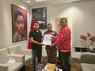 Gustaf Tamo Mbapa dan Soleman Lende Dappa Resmi Terima SK B1.KWK dari Partai PSI, Paket AMAN Siap Bertarung di Pilkada SBD 2024