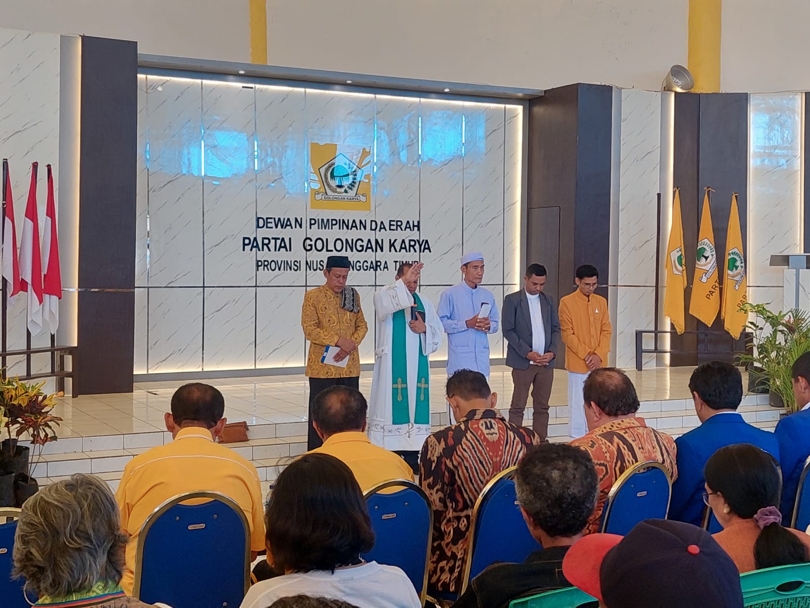 Doa Lima Agama Saat Pendaftaran Melki Laka Lena - Jhoni Asadoma di KPU NTT.