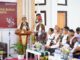 Fransiskus Marthin Adi Lalo bakal calon Bupati SBD saat menyampaikan sambutan dan menyampaikan sejumlah program utama paket Rakyat di Komisi Pemilihan Umum SBD saat mendaftarkan diri sebagai bakal calon Bupati dan bakal calon wakil bupati (27/8). Foto: TIMES Nusa Tenggara Timur