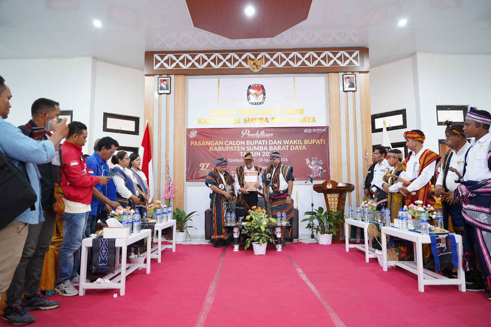 Upacara pembukaan pendaftaran paket AMAN di kantor KPU Sumba Barat Daya (SBD). FOTO: TIMES Nusa Tenggara Timur