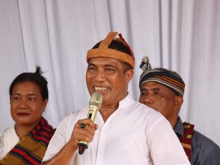 Paket Rakyat Siap Deklarasi Akbar Bersama Pasangan Calon Gubernur NTT Melki Laka Lena - Jhoni Asadoma di Lapangan Galatama