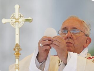 Paus Fransiskus Akan Memimpin Dua Perayaan Liturgi Besar di Indonesia pada Kunjungan Apostoliknya