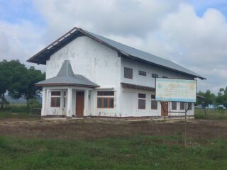 Delapan Tahun Terbengkalai, BLK Letekonda Jadi Kandang Sapi