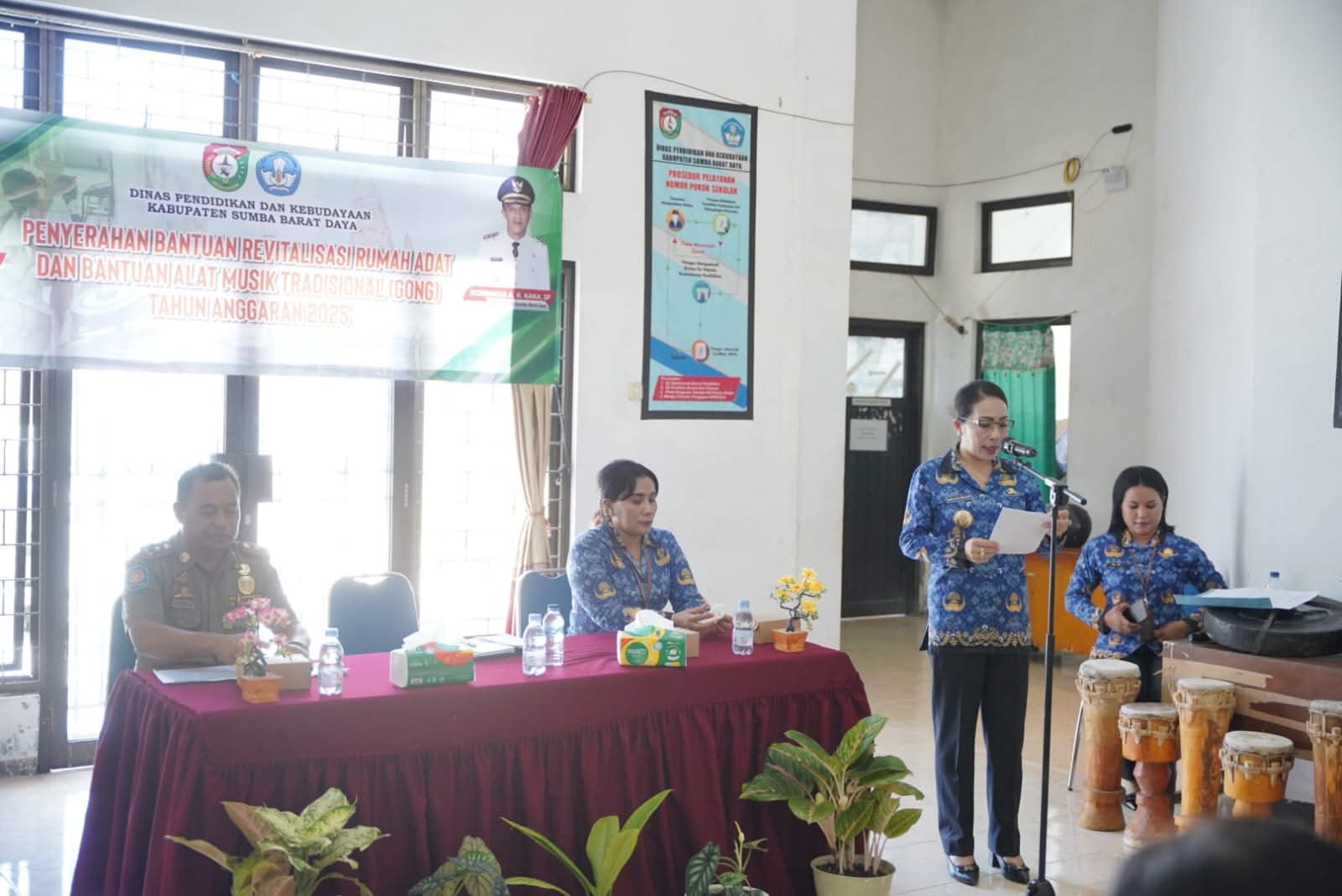 Bupati SBD Dorong Pelestarian Budaya: 9 Sekolah Terima Alat Musik Tradisional, 13 Kampung Adat Direvitalisasi