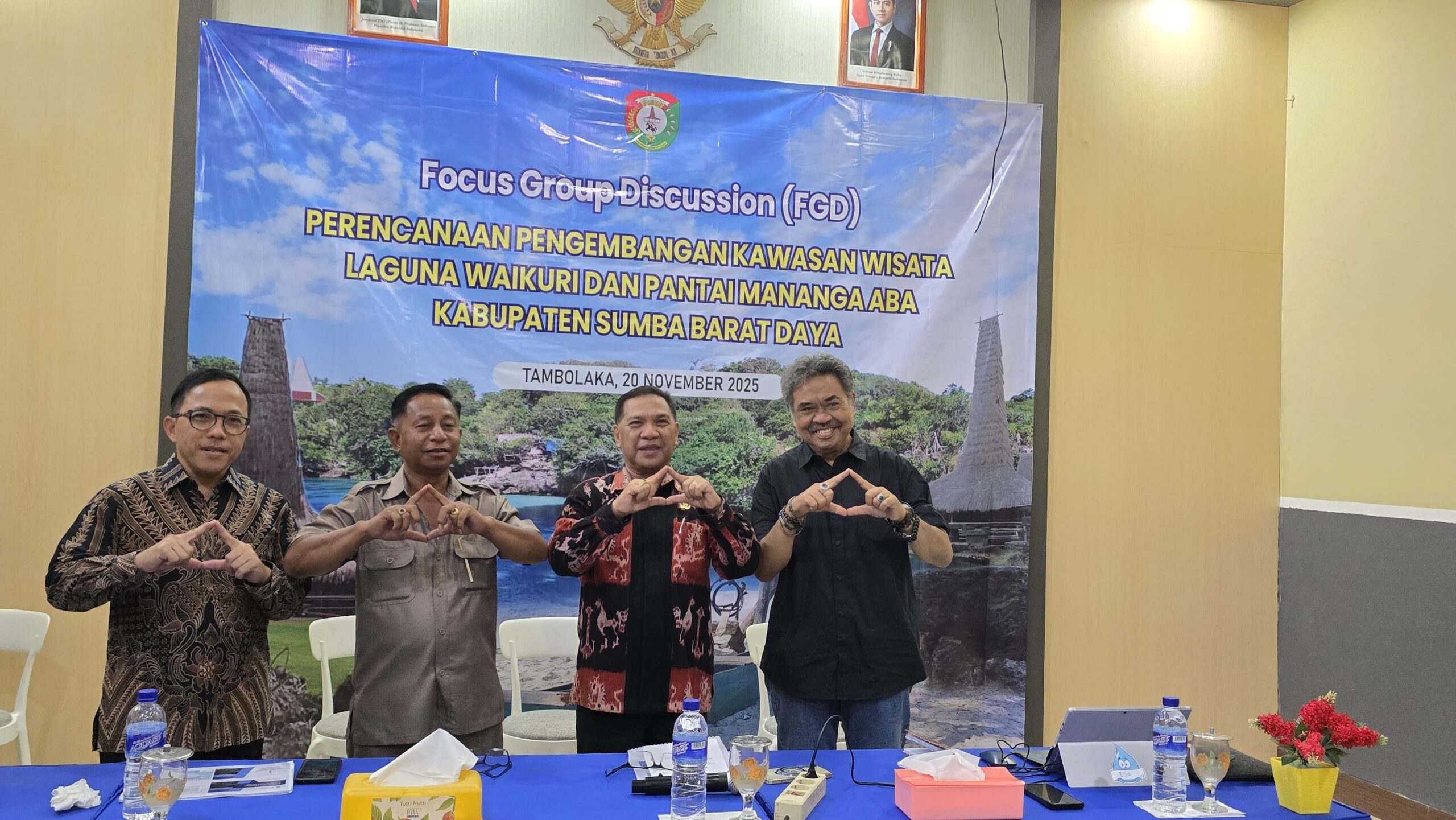 Christofel Horo, Mewakili Bupati Sumba Barat Daya Buka FGD ke-3 Penyusunan Master Plan Laguna Waikuri dan Mananga Aba