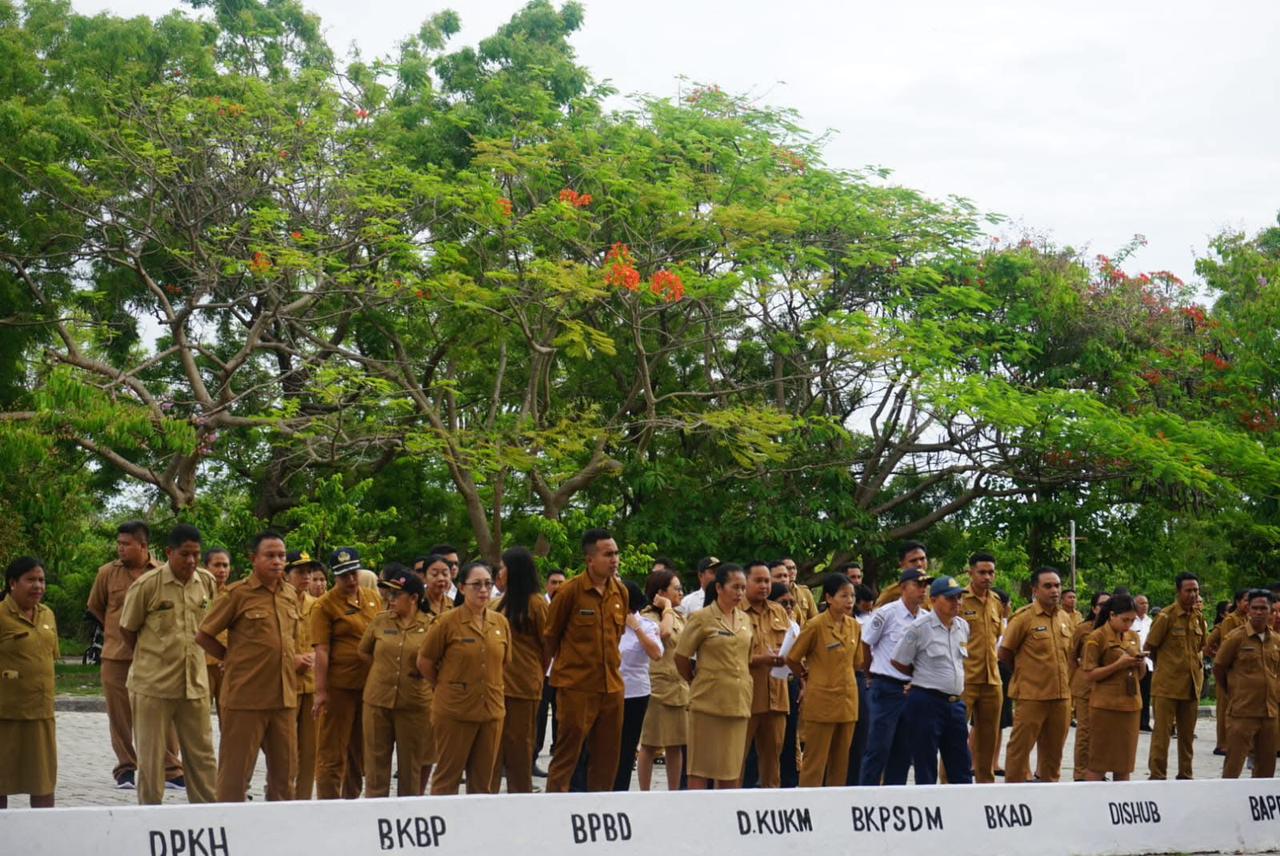 Bupati SBD Tekankan Disiplin ASN dan Persiapan Natal dalam Apel Gabungan