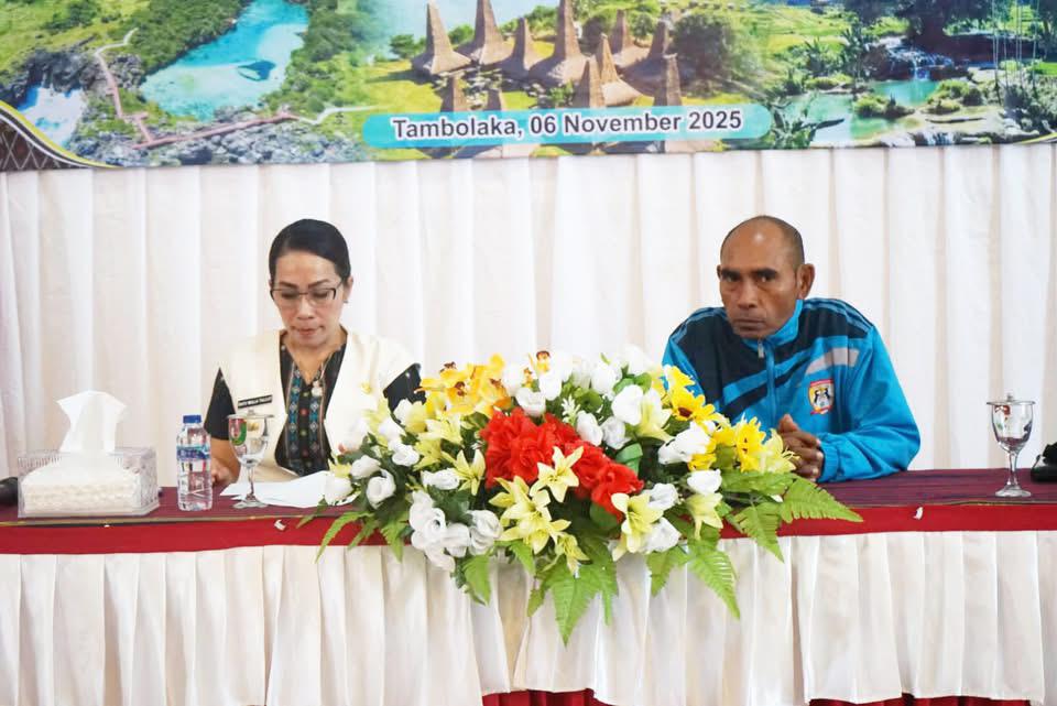 Bupati SBD Lepas Kontingen Persada FC ke Ajang ETMC di Ende