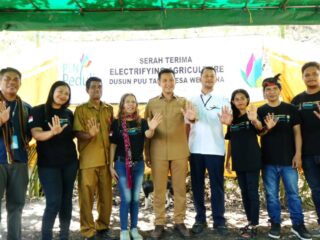 Wakil Bupati Sumba Barat Daya Serahkan Program Air Berbasis Listrik untuk Petani Weerena