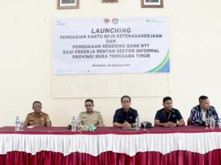 Pemkab Sumba Barat Daya Luncurkan Pembagian Kartu BPJS Ketenagakerjaan untuk Pekerja Rentan