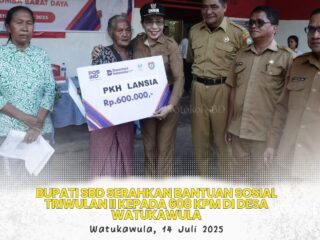 Bupati SBD Salurkan Bantuan Sosial Triwulan II kepada 608 KPM di Watukawula Dorong Pemanfaatan Bantuan untuk Meningkatkan Produktivitas