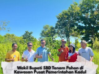 Wakil Bupati SBD Tanam Pohon di Kawasan Pusat Pemerintahan Kadul