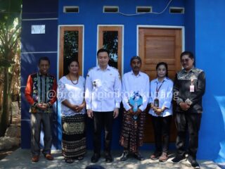 Wali Kota Kupang Serahkan Bantuan Rumah Layak Huni CSR Bank NTT untuk Warga MBR di Naikolan