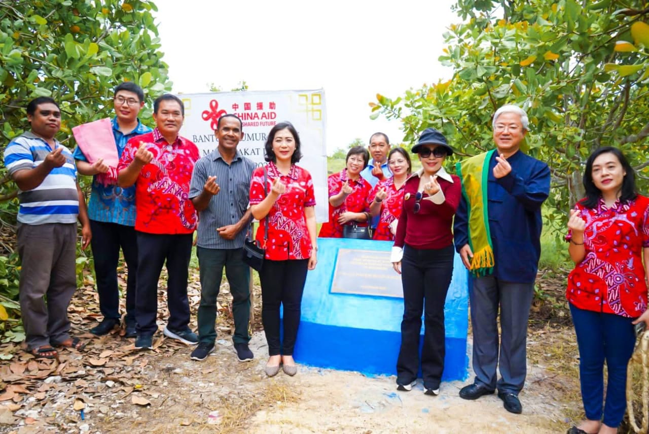 Bupati SBD Saksikan Penyerahan Bantuan Sumur Bor dari Konsulat RRT