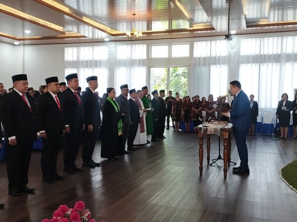 Wali Kota Lantik 8 Pejabat Tinggi Pratama Lingkup Pemkot Kupang, Berikut Daftarnya 