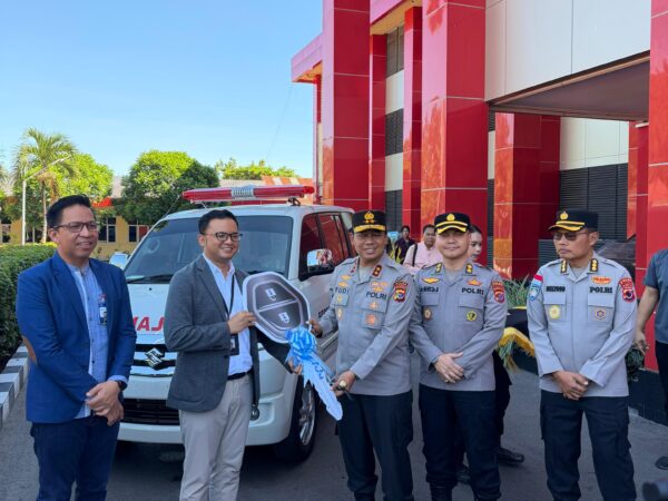 Dukung Layanan Kesehatan Masyarakat, BRI Serahkan Bantuan TJSL 1 Unit Ambulance kepada Polda NTT