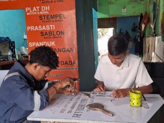 Dari Bengkel Kreatif ke Bisnis Advertising, Henos Kembangkan Usaha Berkat KUR BRI