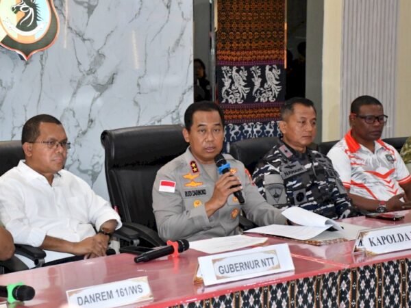 Kapolda NTT dan Gubernur Sampaikan Penanganan Gempa Flores: Fokus Evakuasi, Data Korban, dan Cegah Hoaks