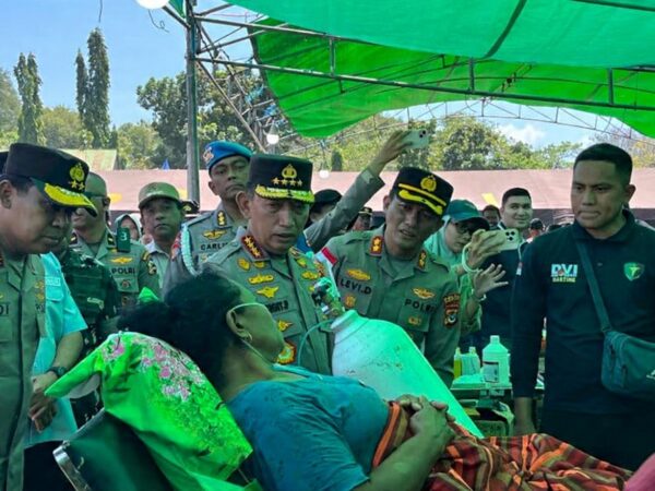 Kapolri Tinjau Pengungsian Korban Gempa NTT, Pastikan Penanganan Bencana Berjalan Optimal