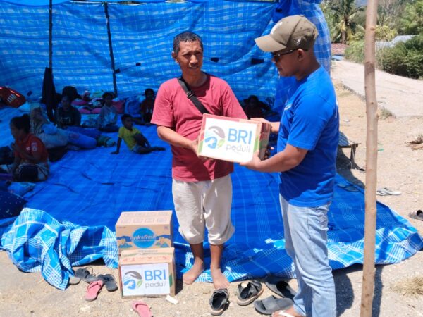 BRI Peduli Salurkan Bantuan Sembako untuk Masyarakat Terdampak Gempa di Manggarai