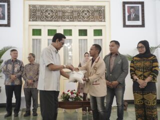 Sri Sultan Hamengku Buwono X Bantu Mahasiswa Korban Gempa asal NTT di Yogyakarta