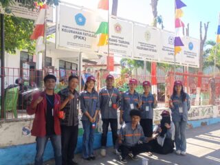 Mahasiswa KKN UMKoe Percantik Lingkungan Kelurahan Fatululi