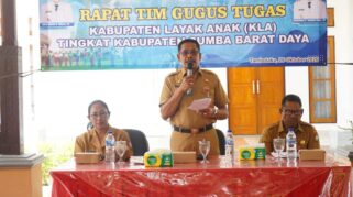 Sekretaris Daerah Kabupaten Sumba Barat Daya, Drs. Etmundus N. Nau, membuka secara resmi Rapat Tim Gugus Tugas Penyelenggaraan Kabupaten Layak Anak (KLA) dan Pengisian Rencana Aksi Daerah (RAD) Kabupaten SBD.