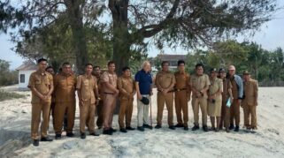 Sidak dan peninjauan langsung ke lokasi tersebut dipimpin oleh Asisten Perekonomian dan Pembangunan (Asisten II) Setda Sumba Barat Daya, Oktavianus Dapa Deda. Ia didampingi oleh lintas instansi teknis, yakni Kepala Dinas Pekerjaan Umum dan Penataan Ruang (PUPR), Kepala Dinas Pariwisata, Kepala Dinas Penanaman Modal dan Pelayanan Terpadu Satu Pintu (DPMPTSP), Kepala Dinas Perikanan, serta Sekretaris Dinas Lingkungan Hidup (DLH). Turut hadir di lokasi, pemilik Hotel Mario, Aloysius Purwa.