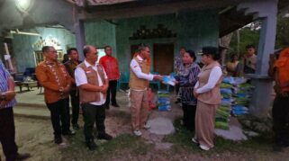 Wakil Gubernur Nusa Tenggara Timur, Johanis Asadoma, didampingi Bupati Sumba Barat Daya, Ratu Ngadu Bonnu Wulla, S.T., turun langsung meninjau kondisi masyarakat serta pemukiman warga terdampak gempa bumi di Kecamatan Kodi, Kabupaten Sumba Barat Daya (SBD).