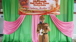 Dalam sambutannya di hadapan ratusan undangan, Bupati Sumba Barat Daya Ratu Ngadu Bonnu Wulla menyampaikan apresiasi yang setinggi-tingginya atas capaian membanggakan yang diraih oleh lembaga pendidikan tersebut.