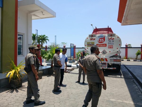 Wali Kota Christian Widodo Perintahkan Satpol PP memantau Antrean BBM di Kupang Pasca Normalnya Distribusi dari Pertamina